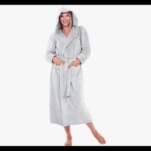 Alexander Del Rossa Robe